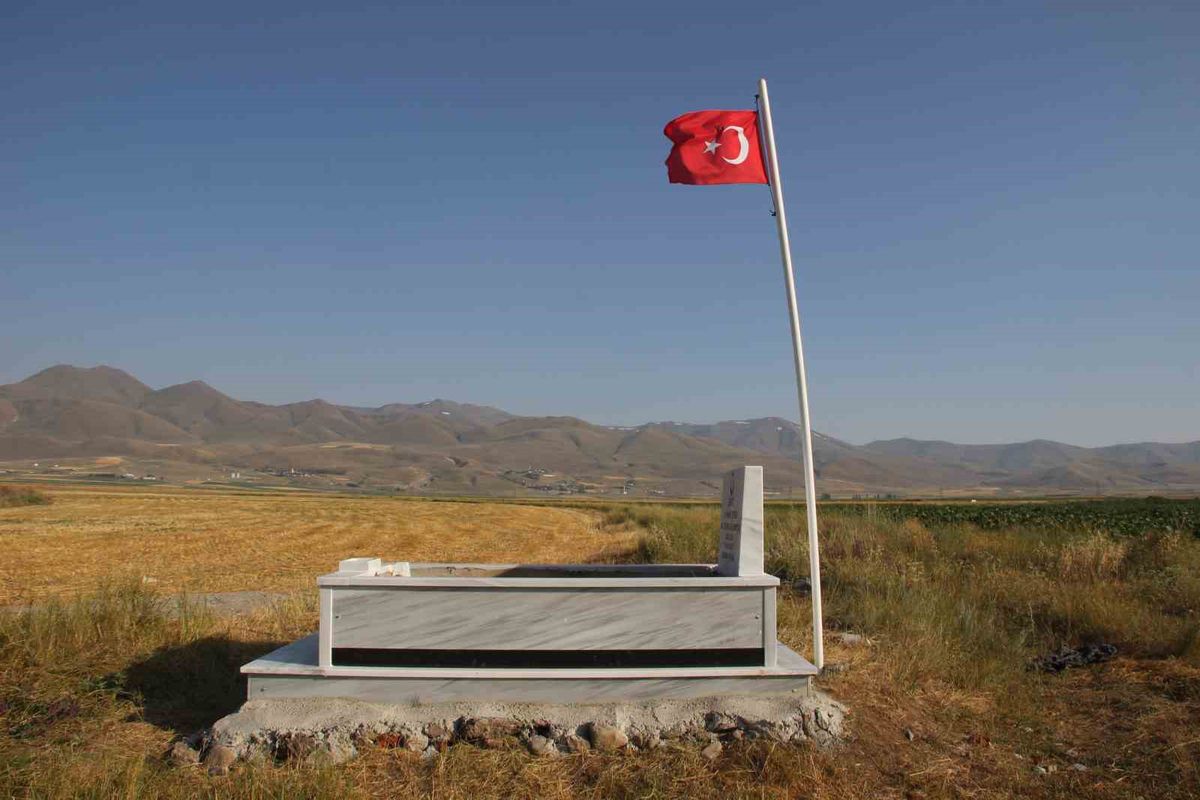 149 Yıllık Vefa: Garip Mezar Hayırsever Desteğiyle Yenilendi