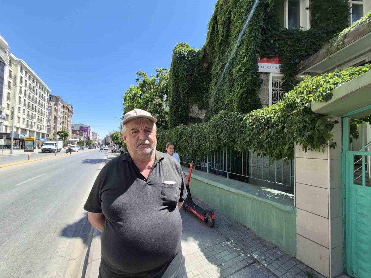 Sarmaşıklı Cami’nin 15 Yıllık Gönüllü Bekçisi: Remzi Çoğal