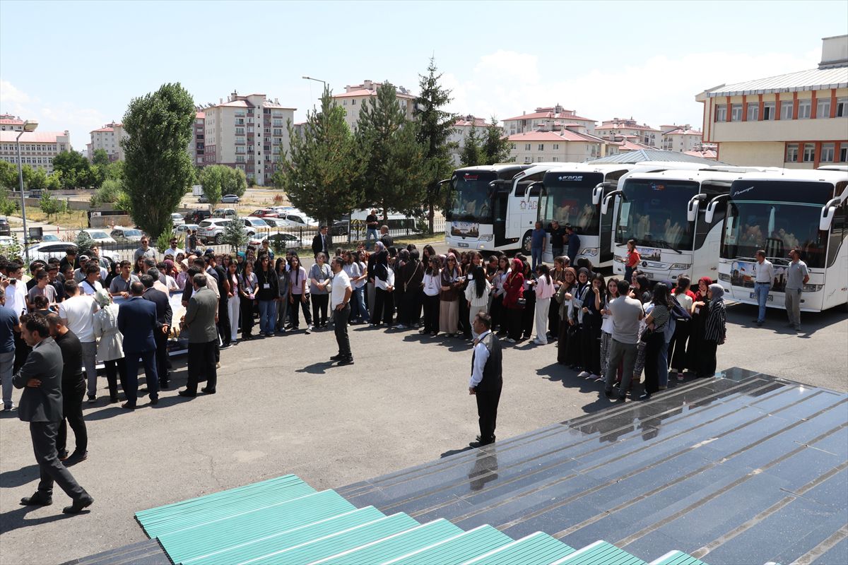 Ağrılı Öğrenciler Tarih Rotasında