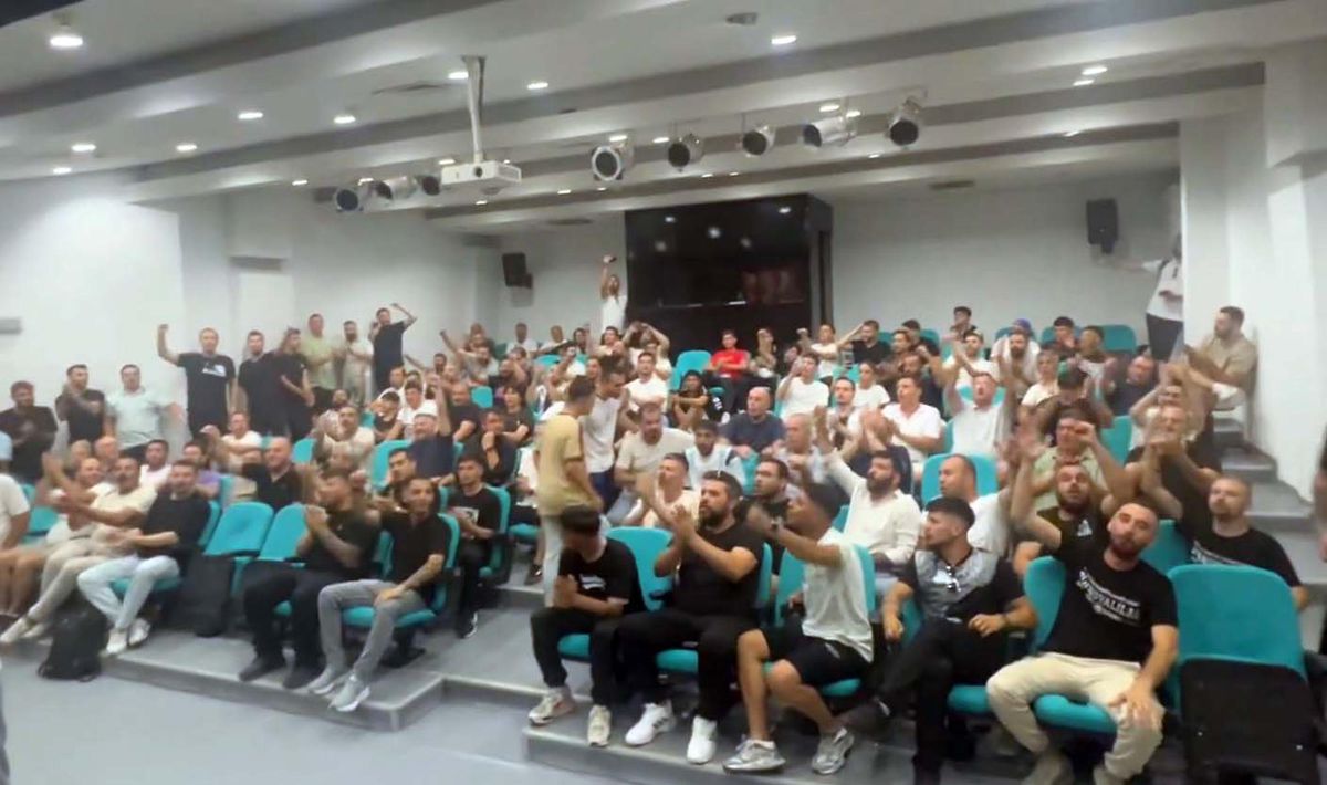 Altay Taraftarları Kulübe Destek İçin Bir Araya Geldi