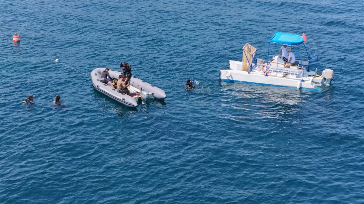 Kuşadası'nda Deniz Dibi Temizliği