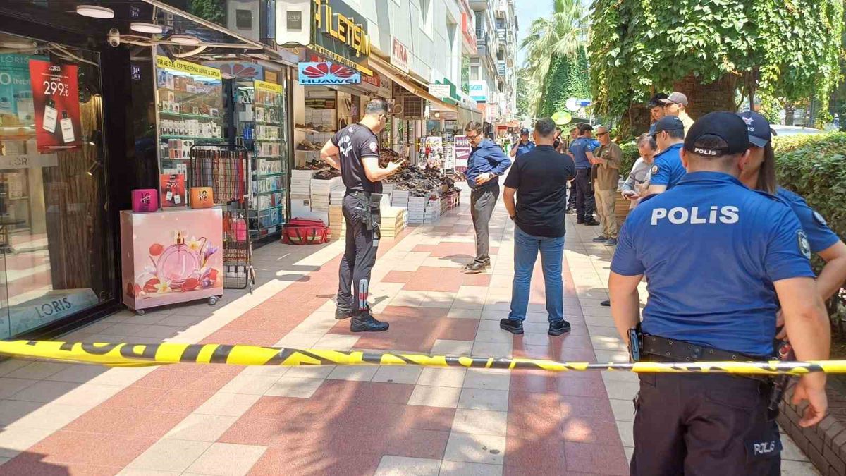 Telefoncuya silahlı saldırı: İş yeri sahibi ağır yaralı