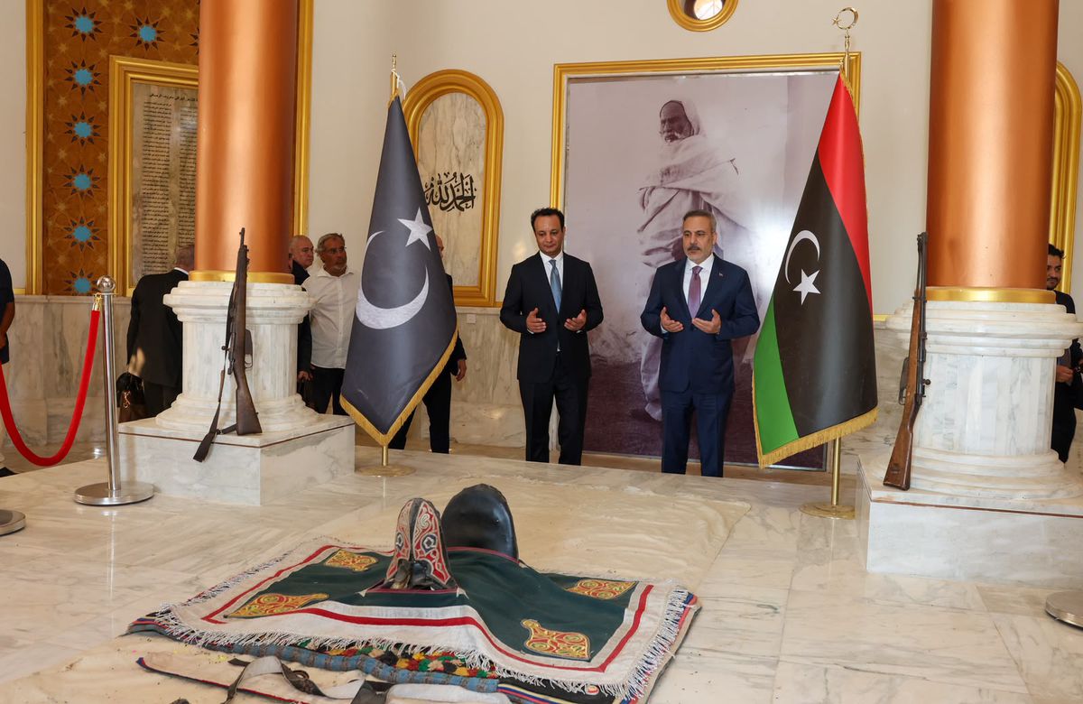 Bakan Fidan, Libya’nın Milli Kahramanı Ömer Muhtar’ın Anıt Mezarını Ziyaret Etti
