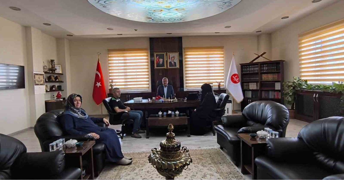 Bolu’da Türkiye Birincisi Zeynep Özkul’a Belgesi Takdim Edildi