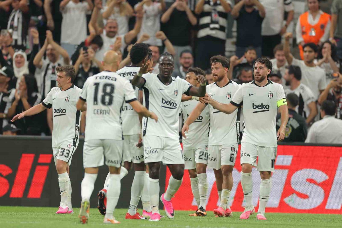 Beşiktaş, Hradec Kralove'yi Ağırlıyor: Play-off İçin Sahaya Çıkıyor