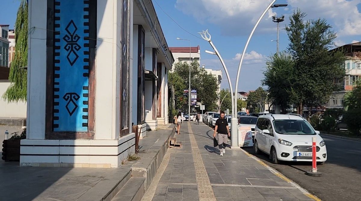 Tunceli'de Ağustos Sıcağında Kartopu Keyfi