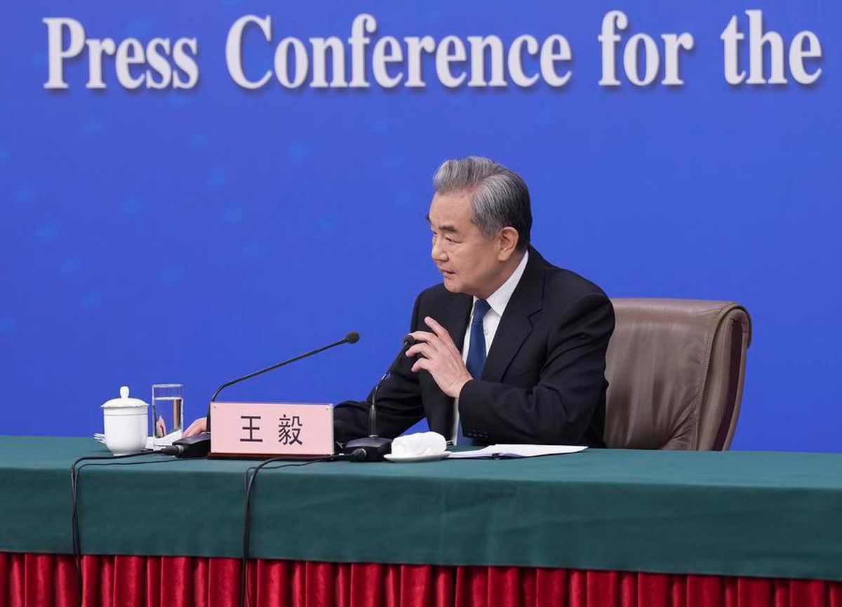 Wang Yi, Yemen'in Yeni Dışişleri Bakanı Zube'yi Tebrik Etti