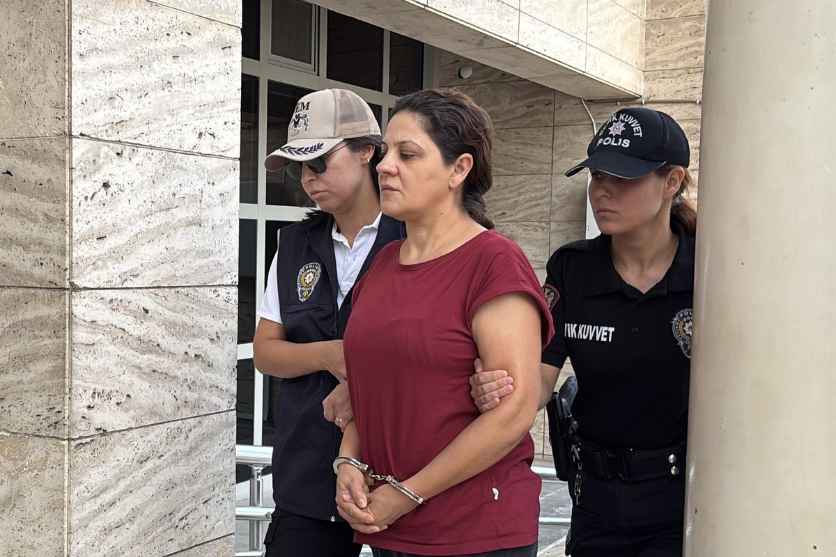 FETÖ'nün darbe girişiminde Erdoğan'a suikast timindeki yüzbaşının ablasıyla 'taslaklar' klasöründen iletişim kurduğu ortaya çıktı