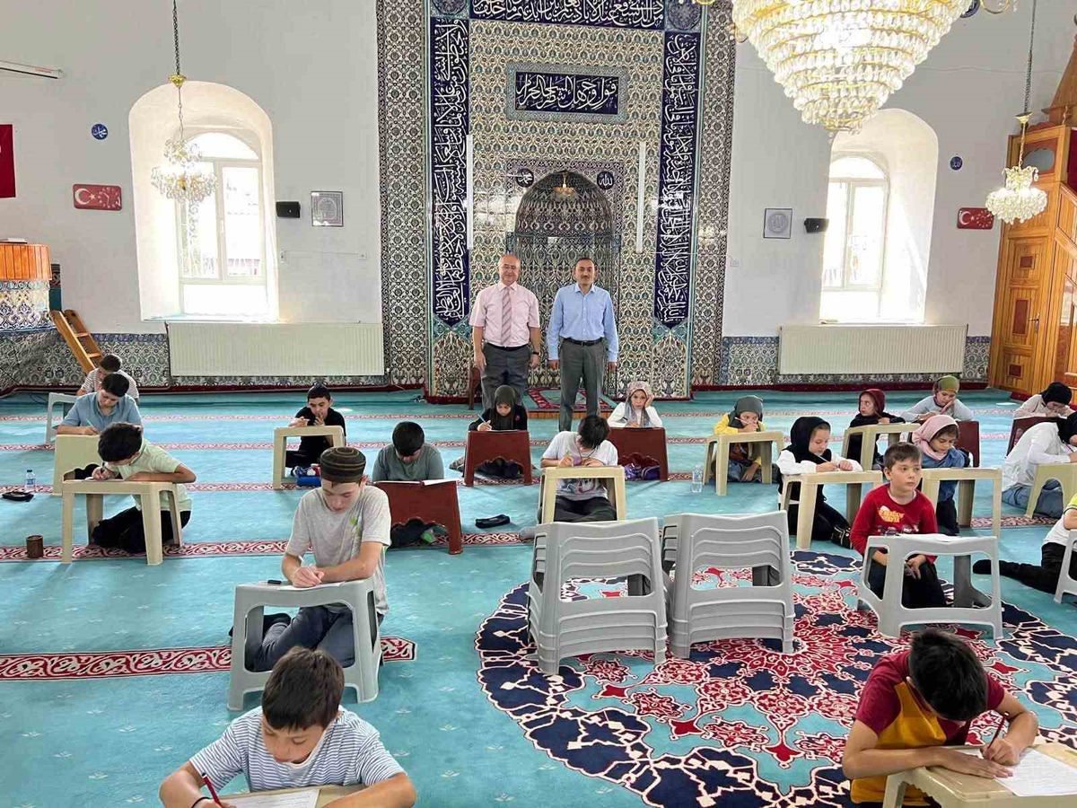 Kütahya'da Yaz Kuran Kursu Öğrencilerine Bilgi Yarışması