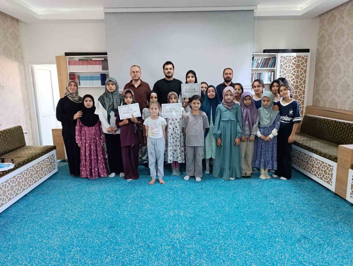 Emirdağ'da Yaz Kur'an Kursu Öğrencilerine Hava Hokeyi Turnuvası