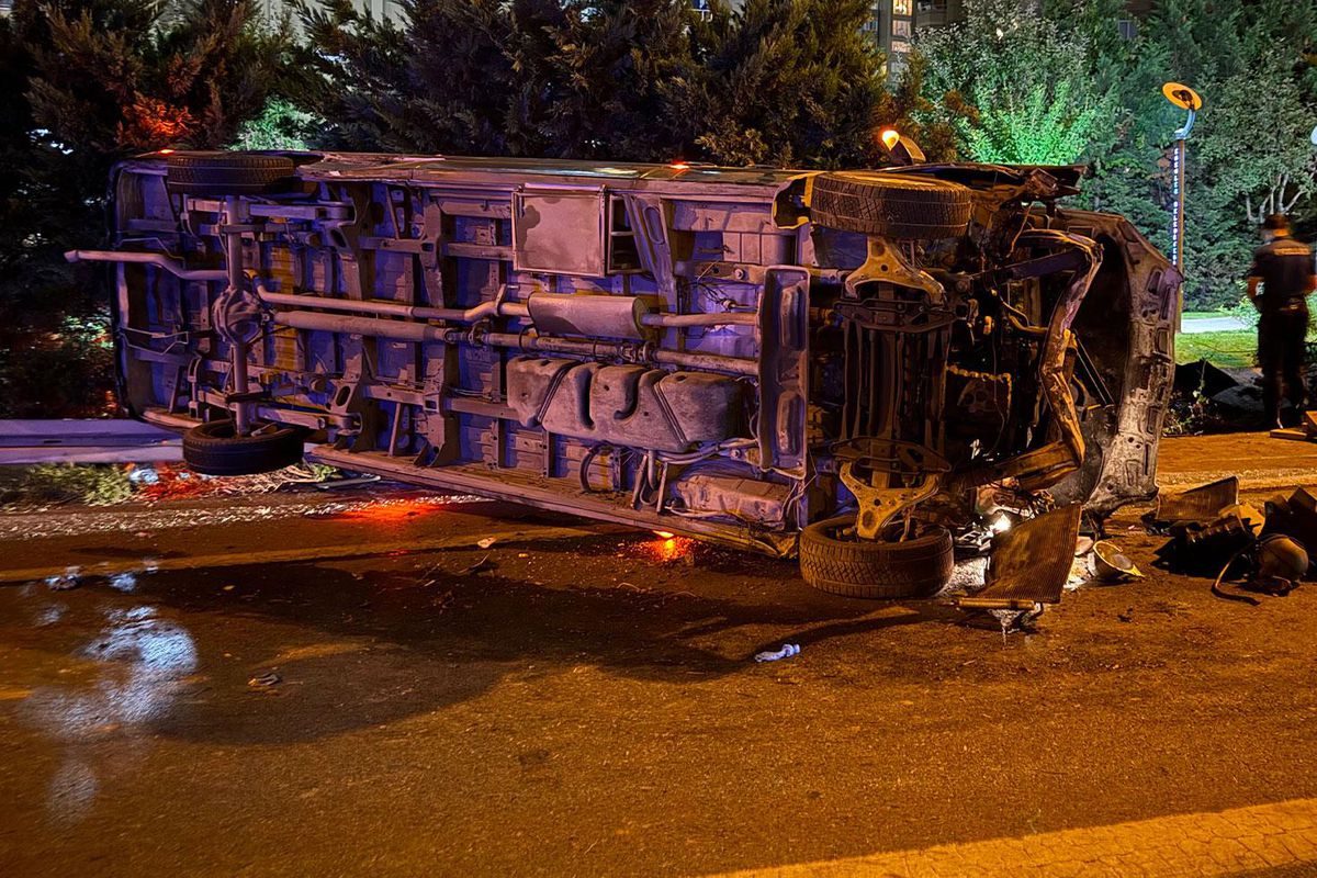 Esenler'de makas atan minibüs zincirleme kazaya neden oldu: 1 ölü, 5 yaralı