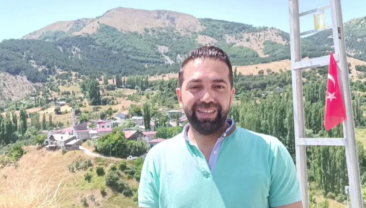 Sivas'ta Yola Çıkan Dev Tavşan Otomobilin Işığıyla Kaçtı