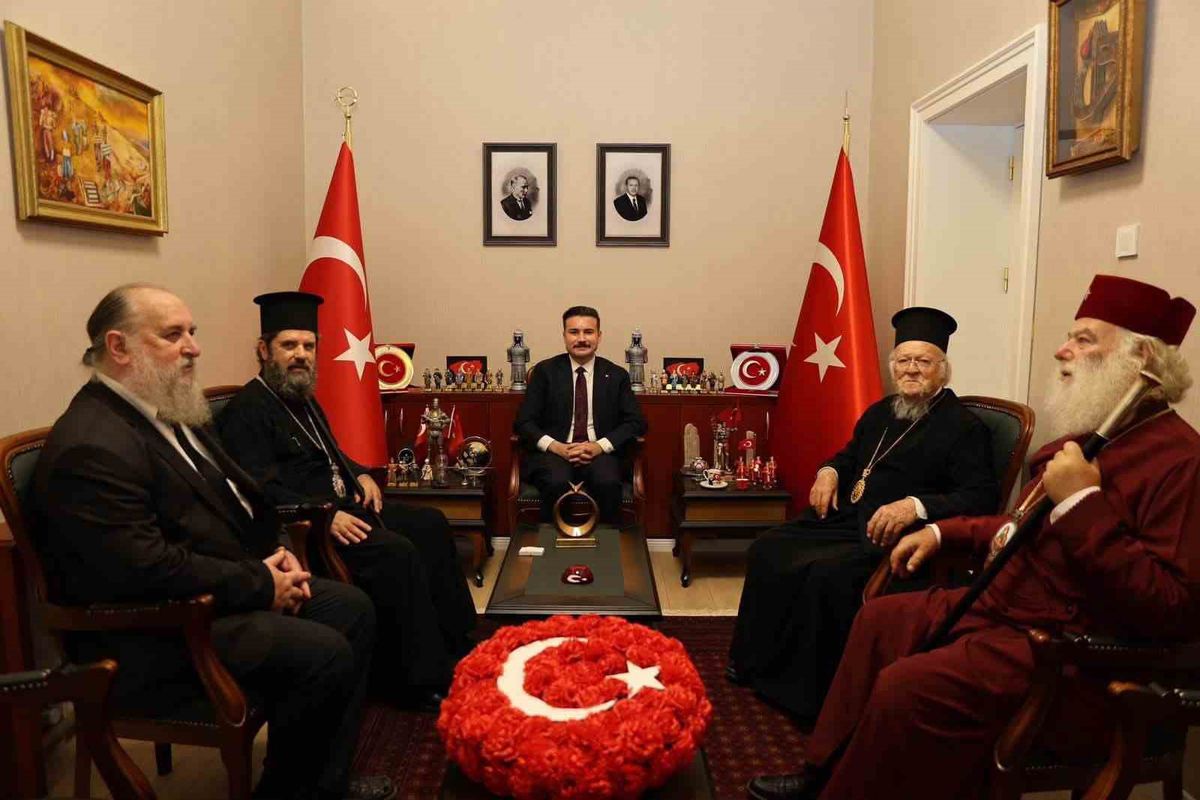 Patrik Bartholomeos Gökçeada'da Kaymakam Acar'ı ziyaret etti