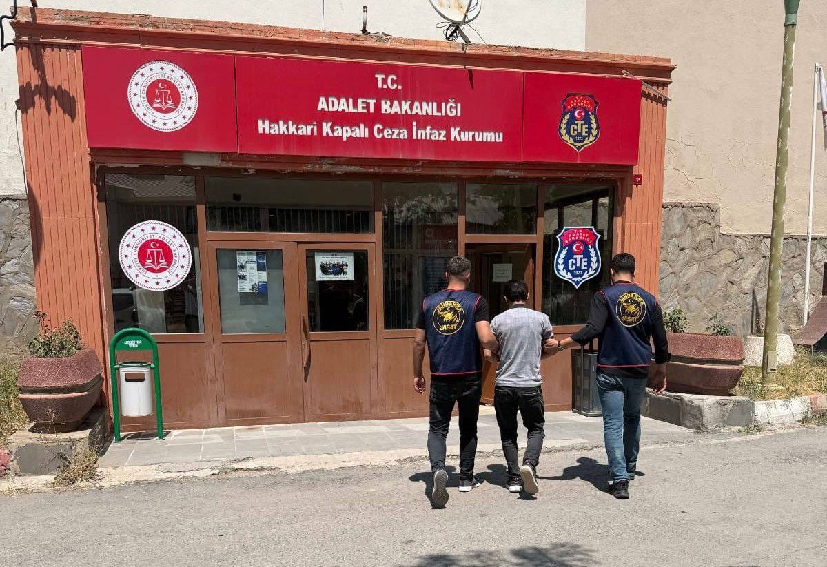 Hakkari'de JASAT Operasyonu: 2 Firari Hükümlü Yakalandı