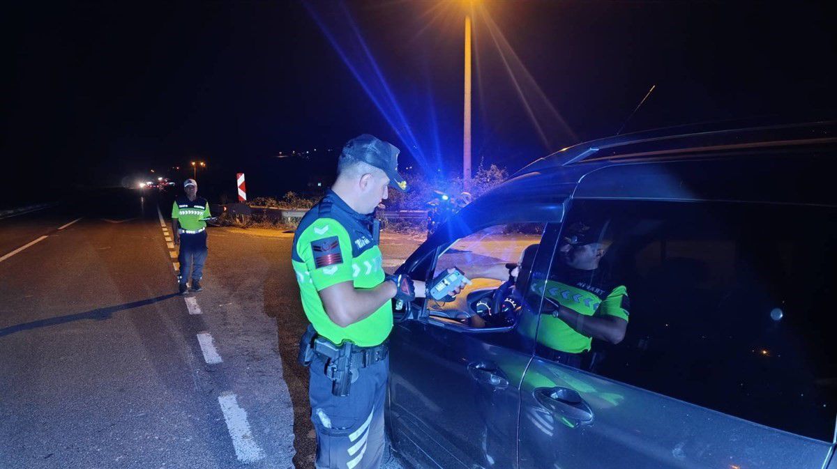 Düzce'de jandarmadan yoğun operasyon: 17 aranan şahıs yakalandı