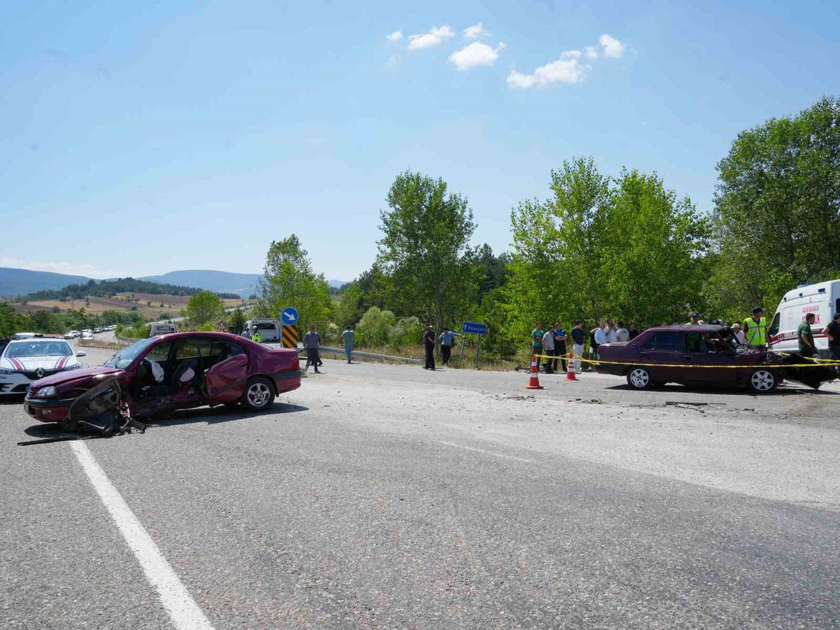 Kastamonu'da kavşakta feci kaza: 1 ölü, 3 yaralı
