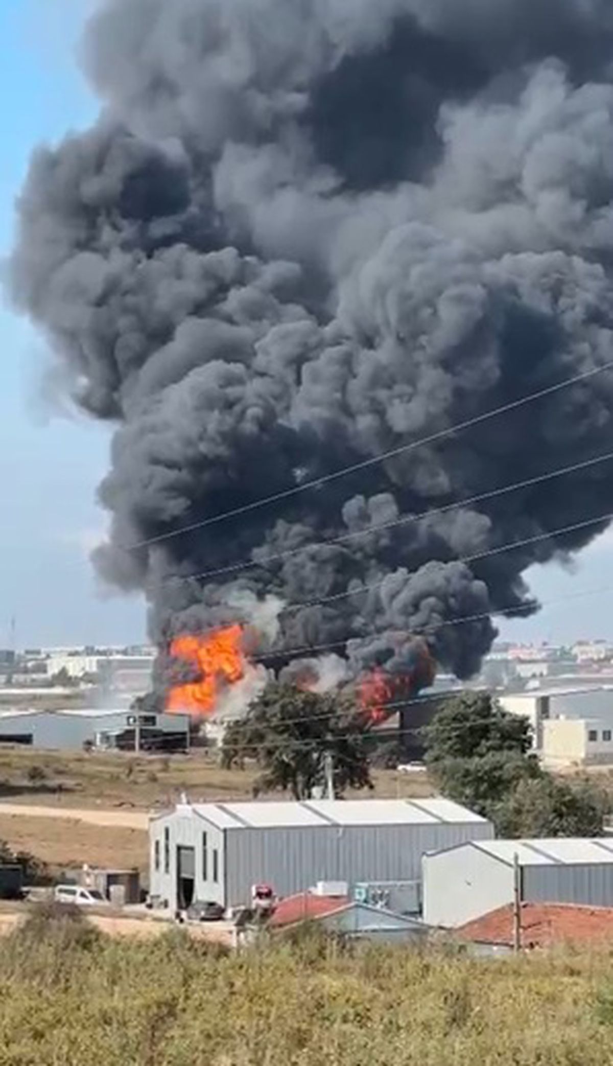 Gebze'de Fabrika Yangını: 2 Yaralı