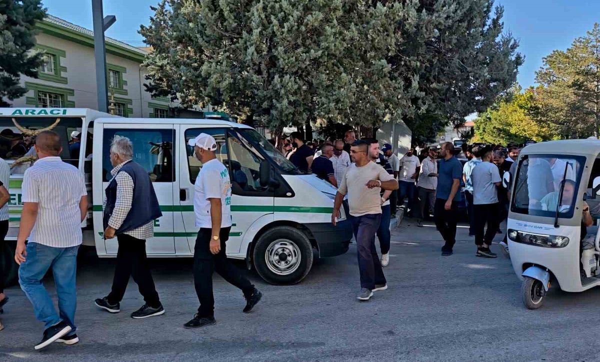 Sulama Kuyusunda Elektrik Akımına Kapılan Genç Toprağa Verildi