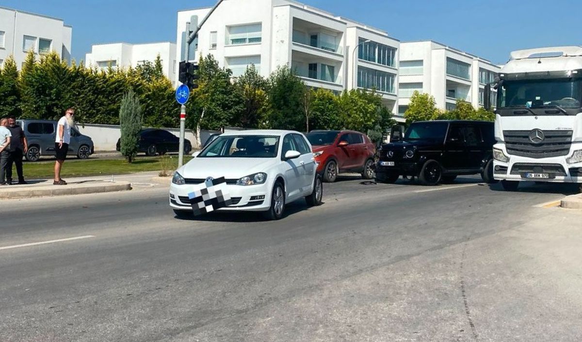 Eskişehir'de Lüks Cip ve Otomobil Çarpıştı: Maddi Hasar