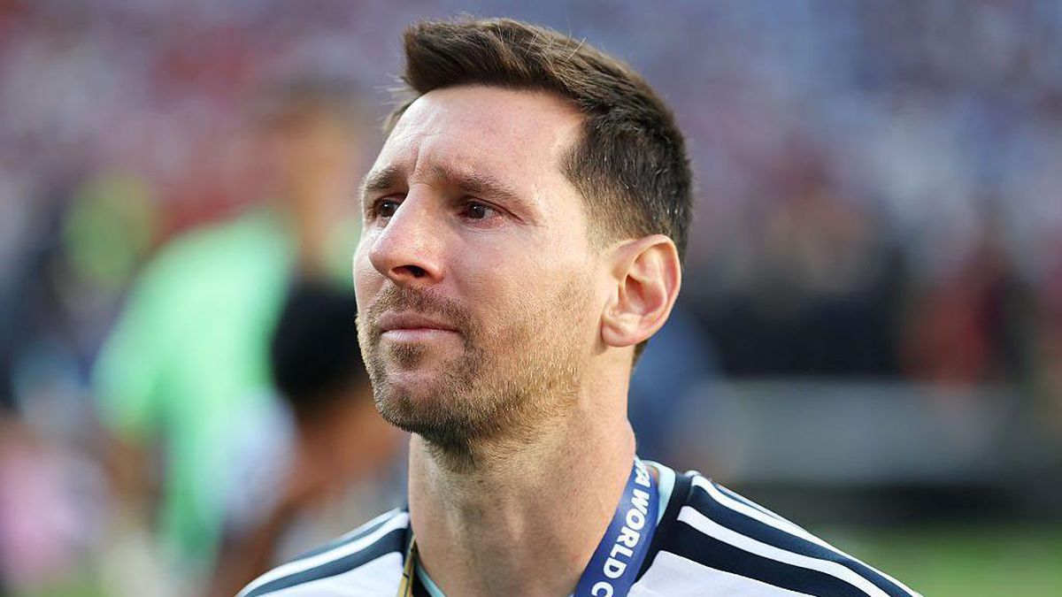 Messi, Babasının Ölümü Sonrası Futbola Veda Sinyali Verdi