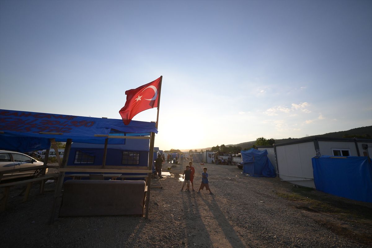 Düzce'de fındık hasadı mesaisi başladı: 9 bin mevsimlik işçi ekmek parası için yollarda