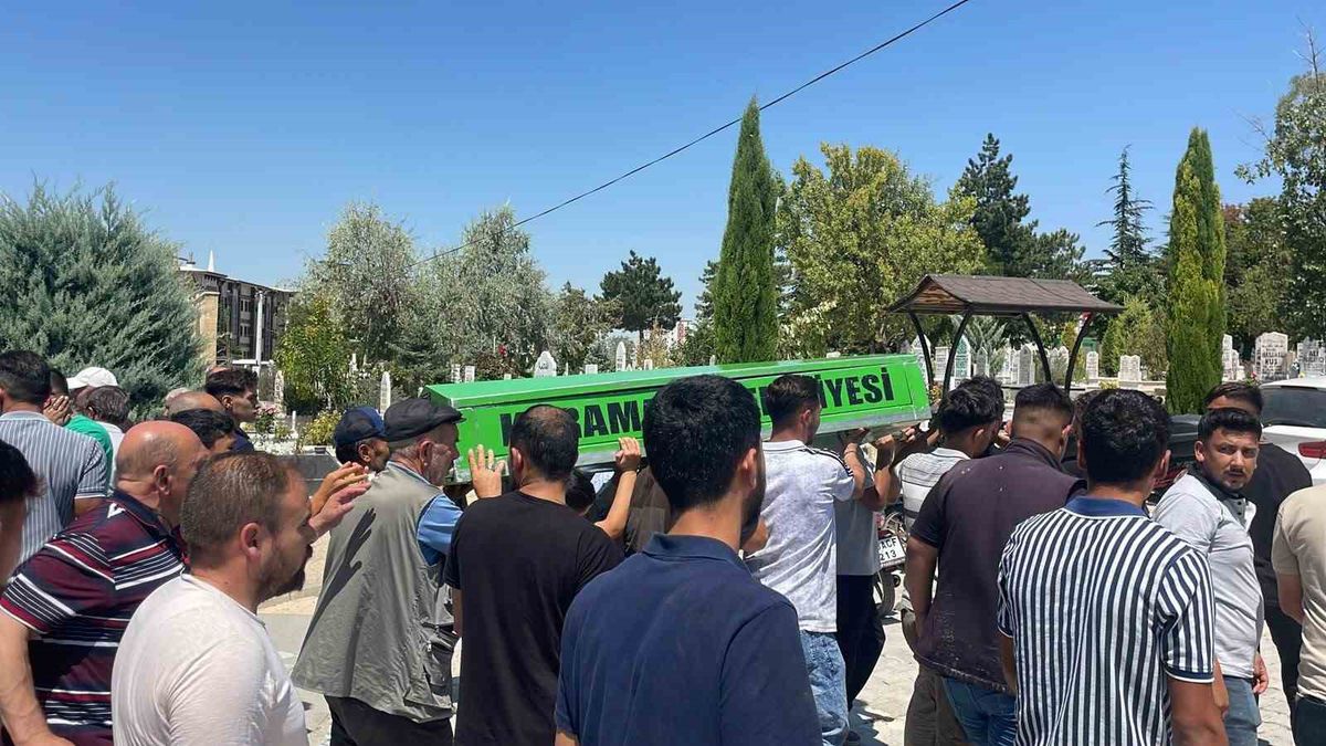 Karaman'da Motosiklet Kazasında Ölen 18 Yaşındaki Kemal Talha Bozkurt Son Yolculuğuna Uğurlandı