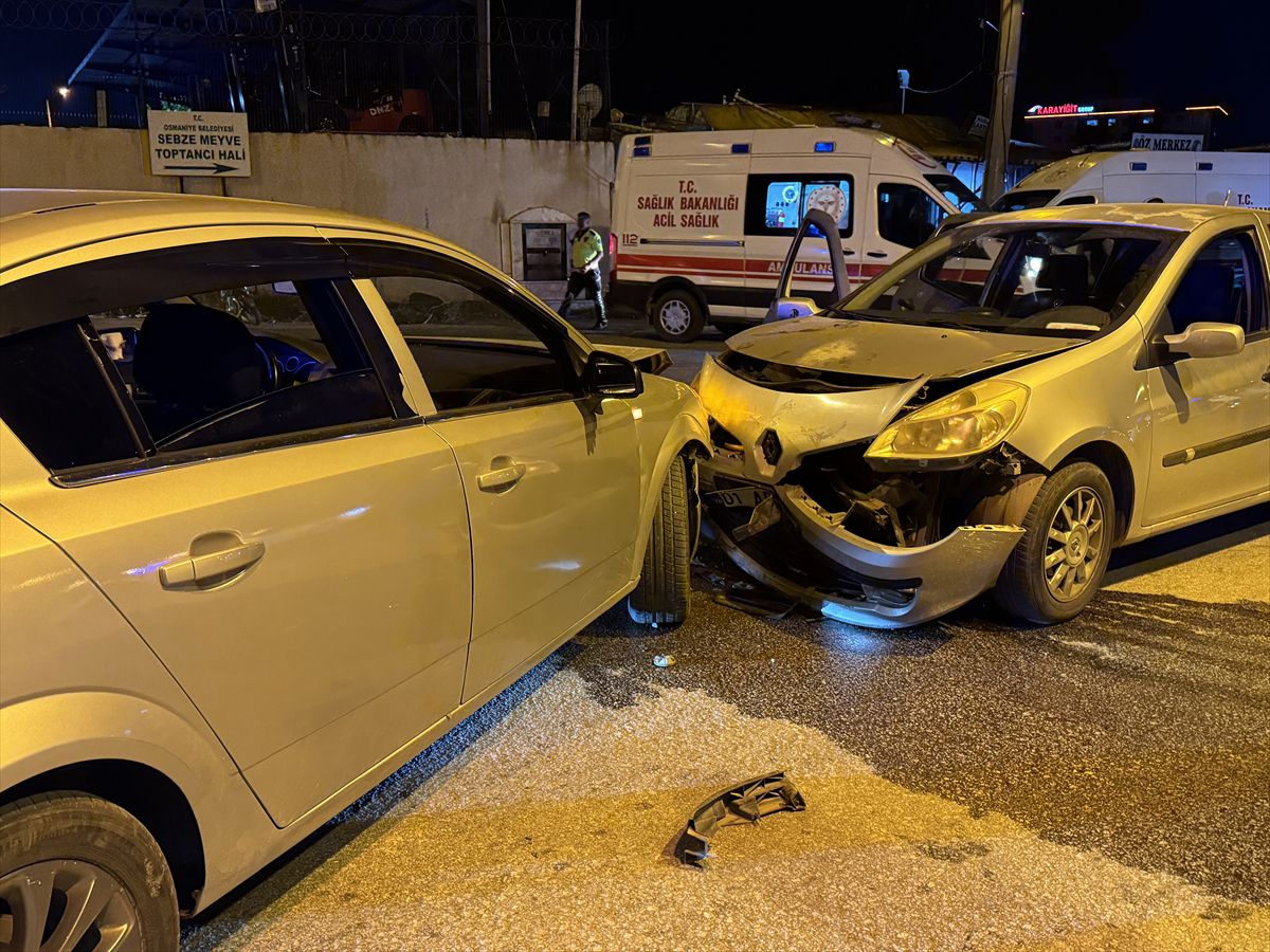 Osmaniye’de İki Otomobil Çarpıştı: 4 Yaralı