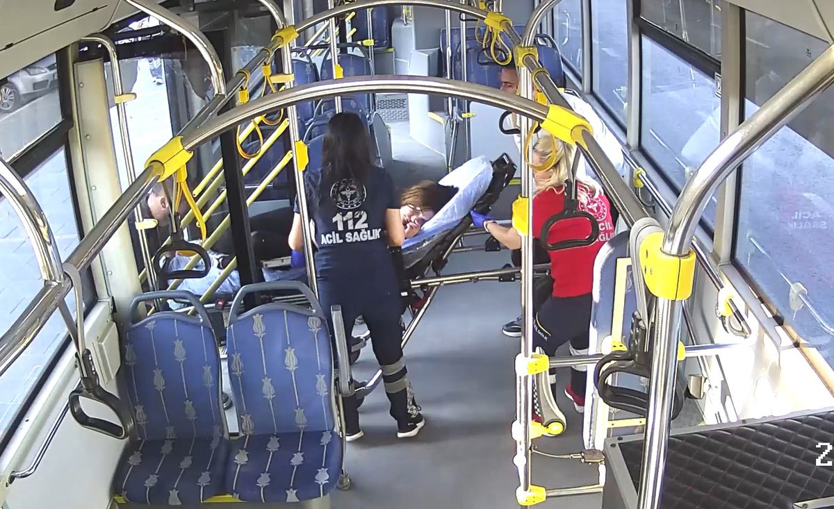 Kayseri'de Özel Halk Otobüsü Şoförü Fenalaşan Yolcuyu Hastaneye Yetiştirdi