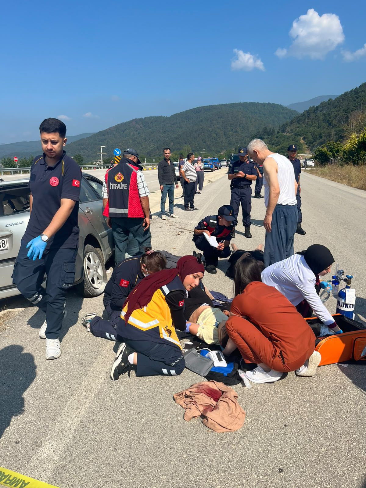 Mudurnu'da Kamyon-Otomobil Çarpışması: 3 Yaralı
