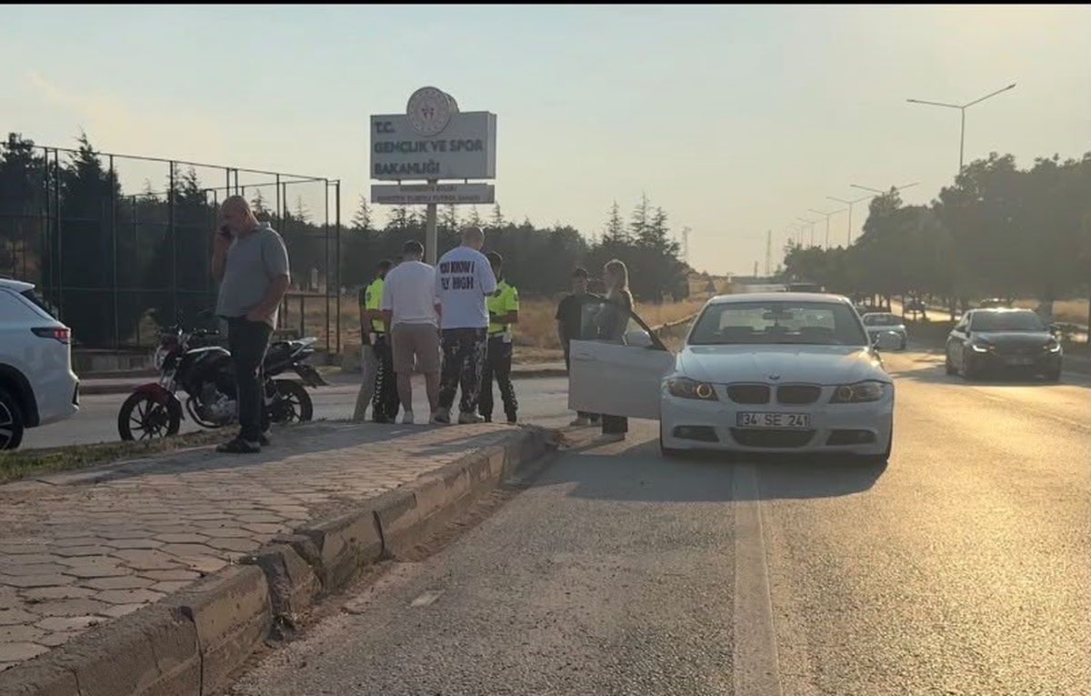 Eskişehir'de Motosiklet ile Otomobil Çarpıştı: 1 Yaralı