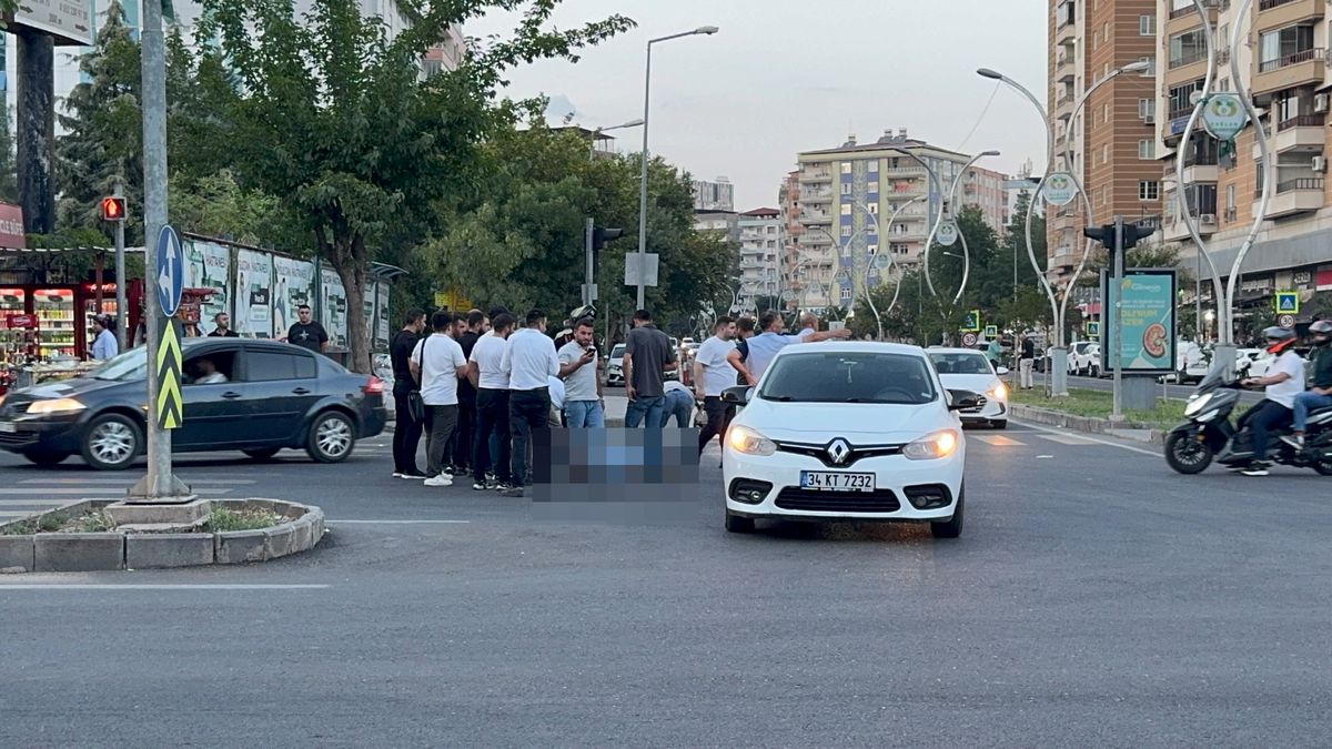 Diyarbakır'da Otomobil Bisikletliye Çarptı: 1 Yaralı