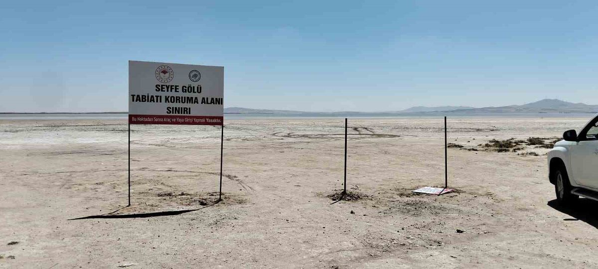 Seyfe Gölü'nde Bilgilendirme Tabelalarına Vandalizm