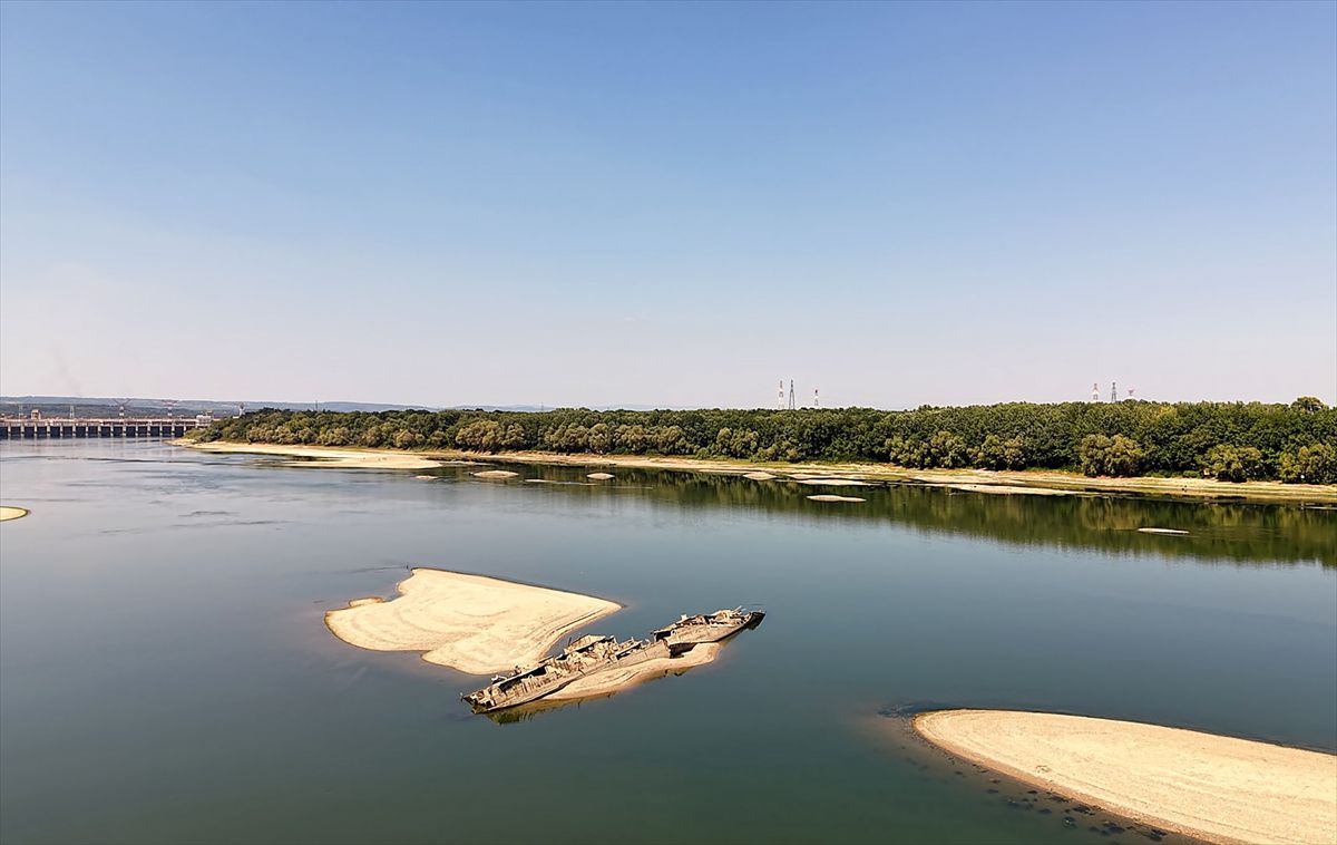 Tuna Nehri'nde Tarihi Keşif: 2. Dünya Savaşı'ndan Kalma Alman Savaş Gemisi Gün Yüzüne Çıktı