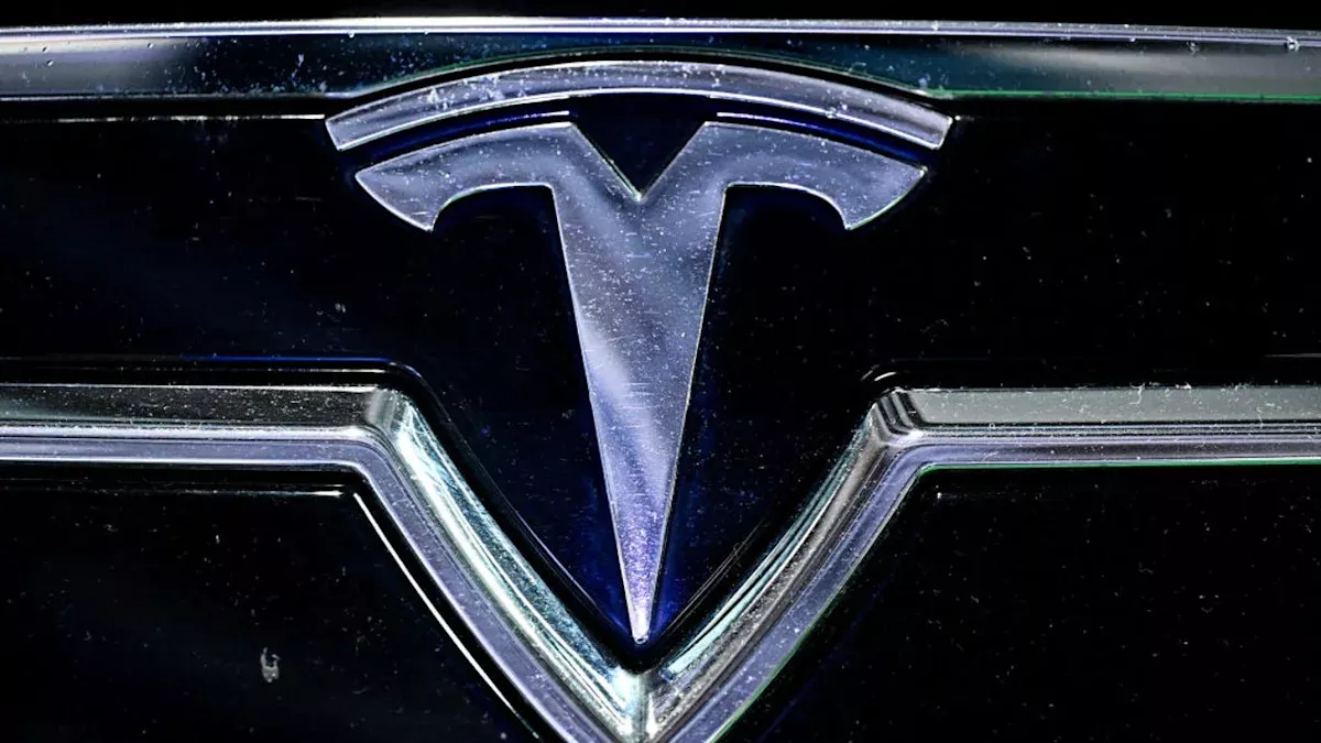 Tesla Model 3 ve Y için far parlaklığı geri çağrısı