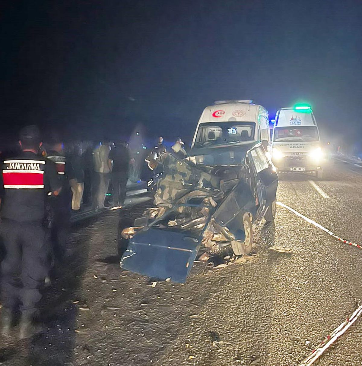 Konya'da Otomobil Traktöre Çarptı: Aynı Aileden İki Kişi Hayatını Kaybetti