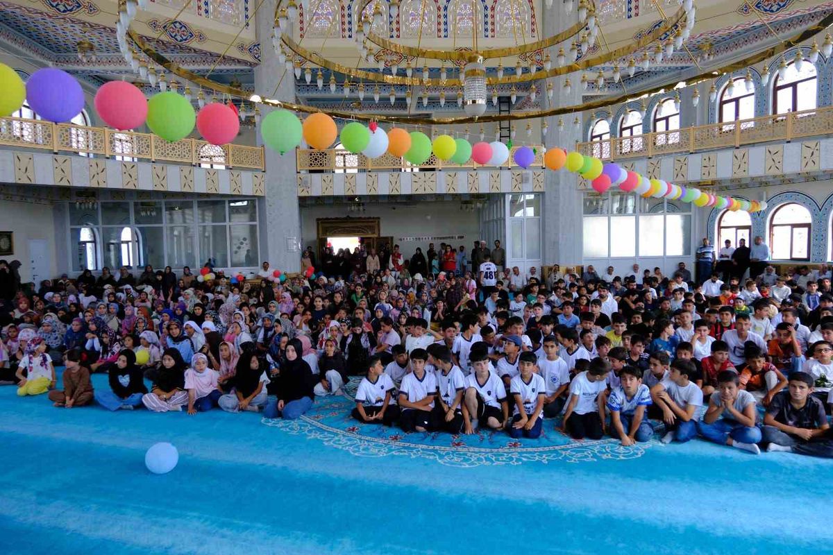 Tuşba’da Yaz Kur’an Kursları Kapanış Programı Coşkuyla Gerçekleştirildi