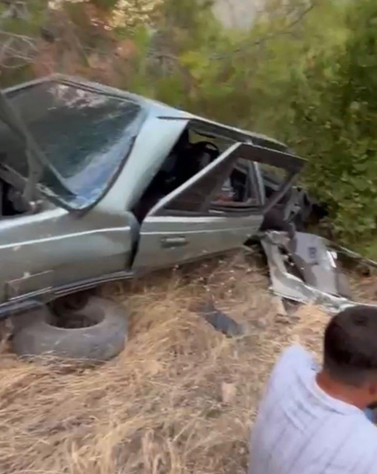 Erdemli'de Uçuruma Yuvarlanan Otomobilin Sürücüsü Yaralandı