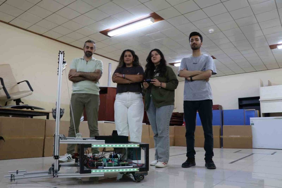 Sivas'ta Öğrencilerden Yapay Zeka Destekli Otonom Forklift