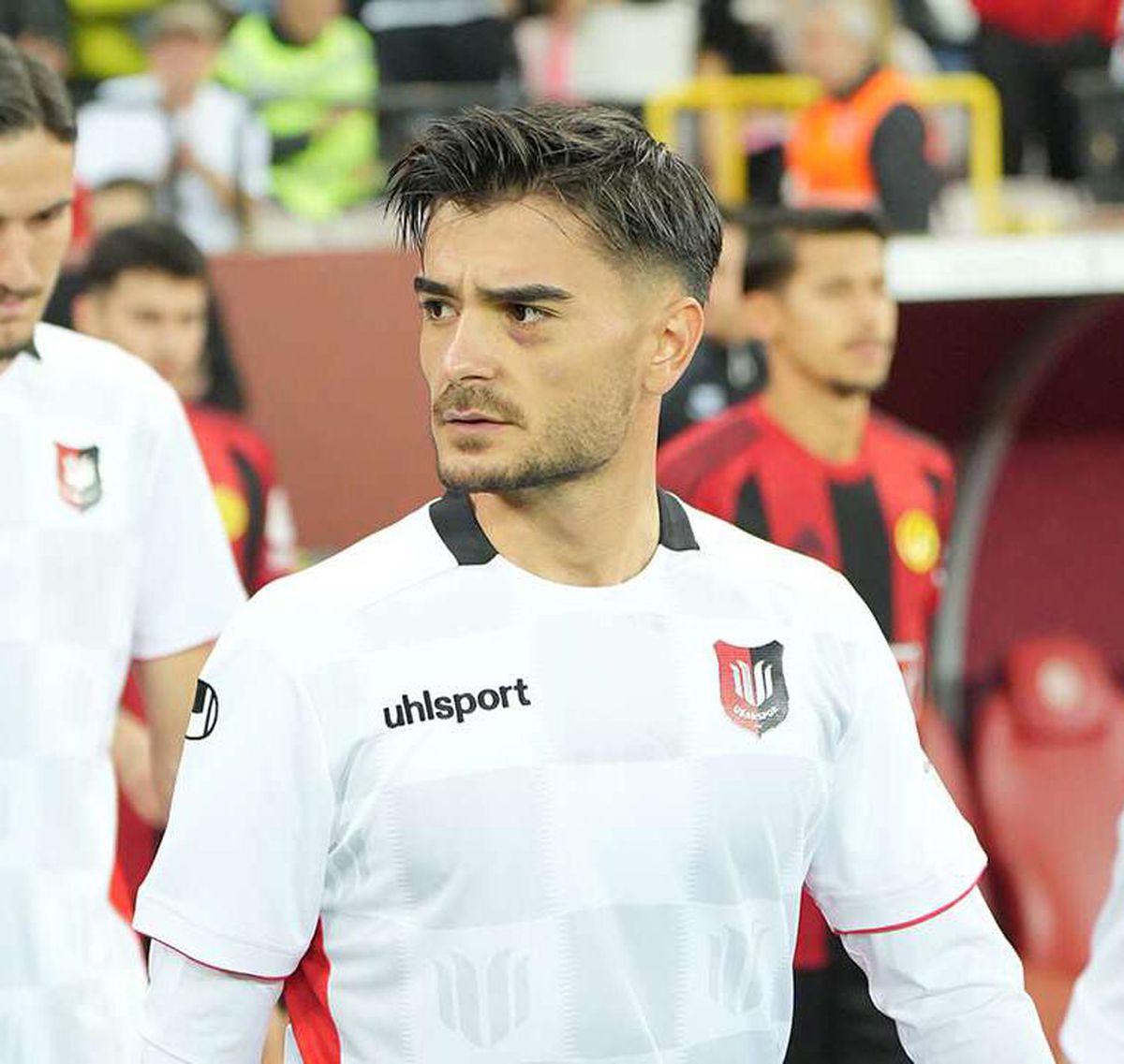 Uşakspor'dan ayrılan Alperen Kahraman, Denizli İdman Yurdu'na transfer oldu