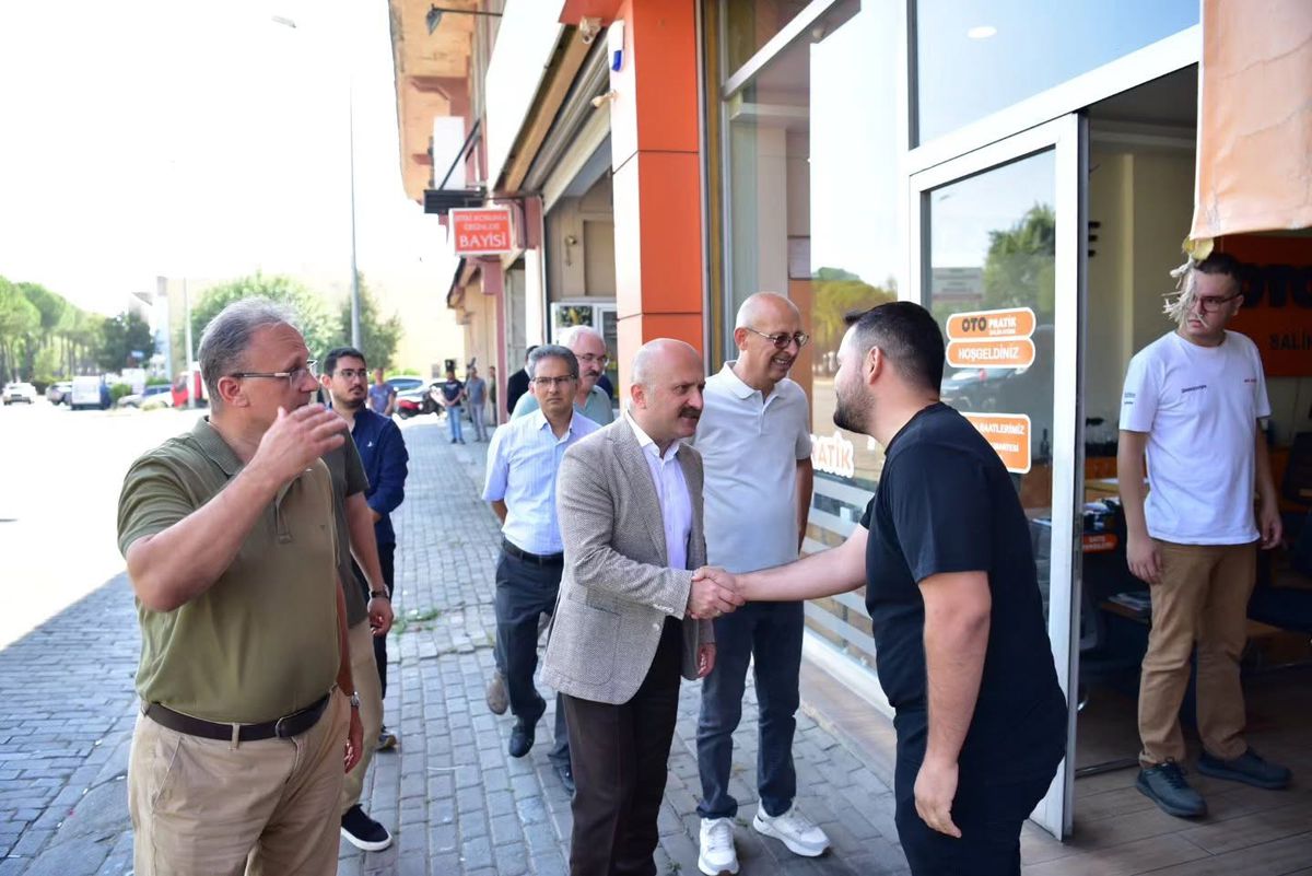 Aydın Valisi Varol, Toptan Gıdacılar Çarşısı'nda Esnaf ve Vatandaşlarla Buluştu