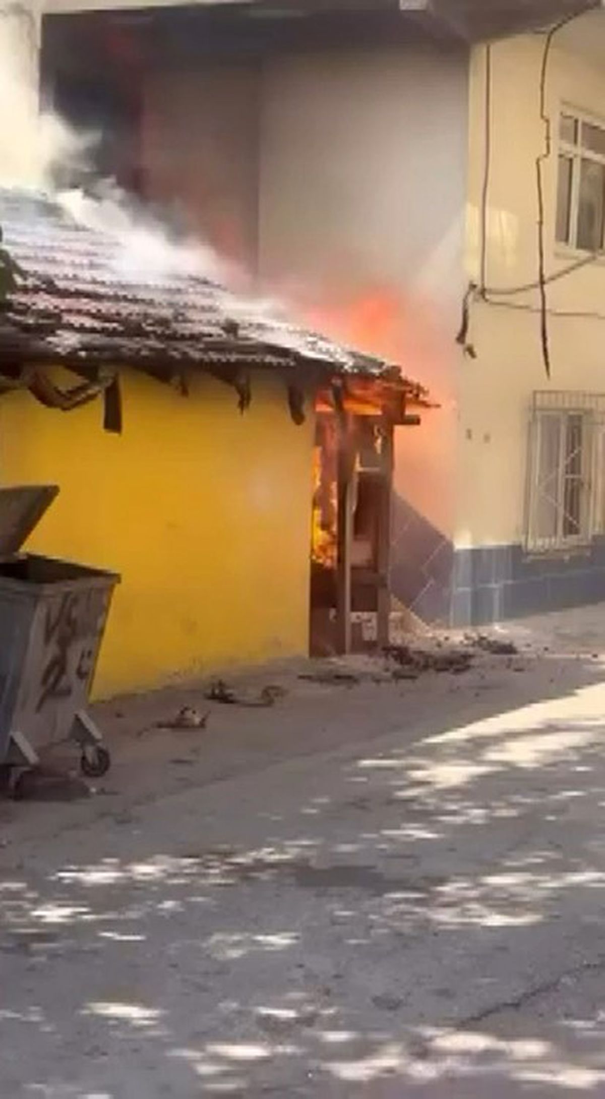 Bursa'da Ev Yangınına Vatandaşlardan Erken Müdahale