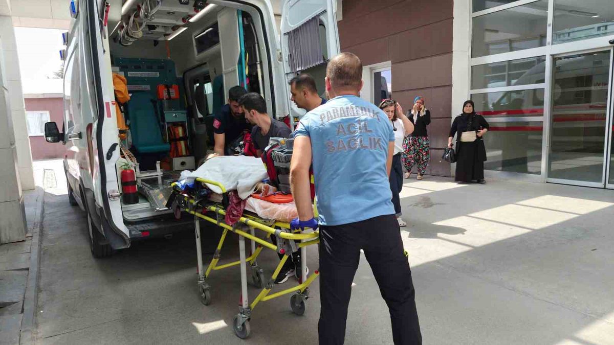 Adıyaman'da Balkondan Düşen 6 Yaşındaki Kız Ağır Yaralandı