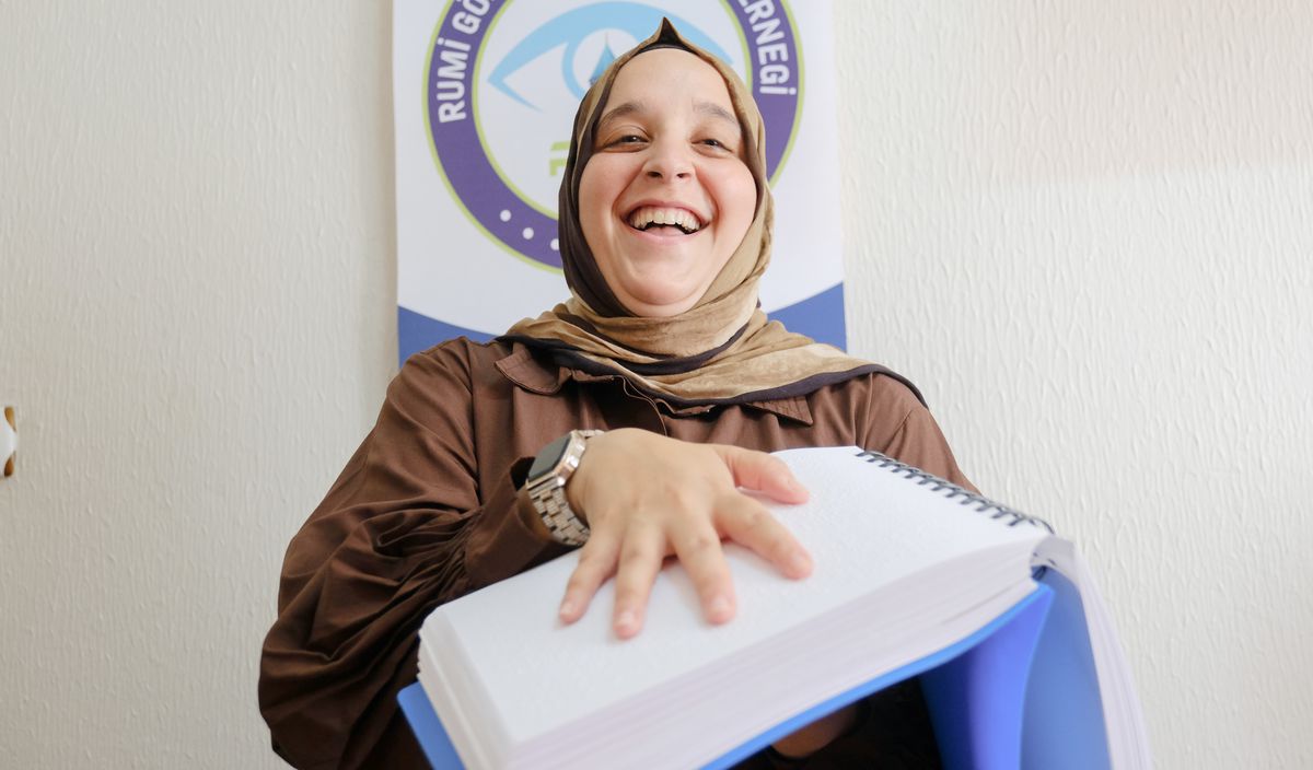 Görme Yetisini Kaybetti, Annesinin Verdiği Paspas Sapıyla Hayata Tutundu