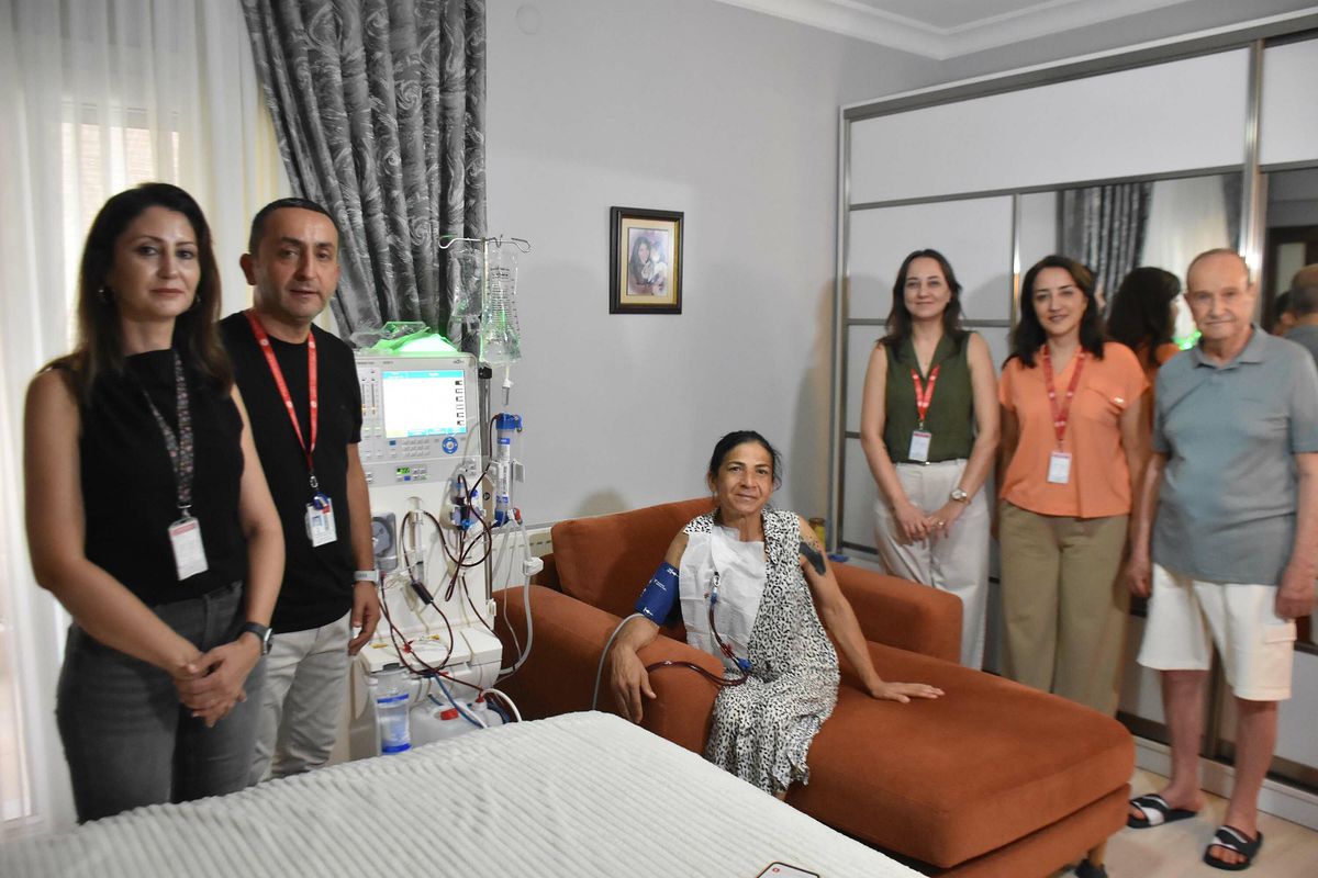 İzmir'de böbrek hastası kadına evinde diyaliz cihazı