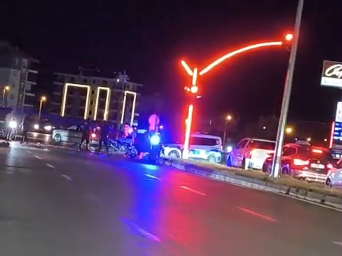 Aksaray'da Polisten Kaçarken Kırmızı Işıkta Geçen Motosikletli Hayatını Kaybetti