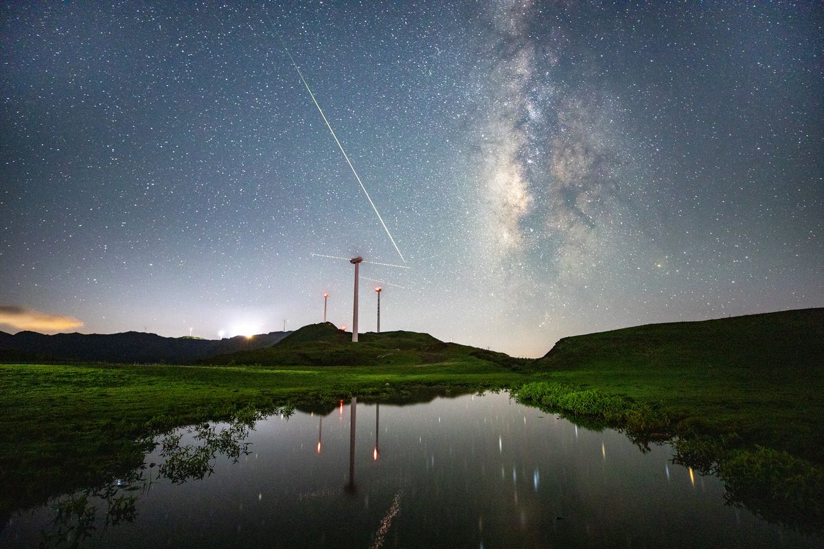 Çin'de Perseid Meteor Yağmuru Gökyüzünde Görsel Şölen Oluşturdu