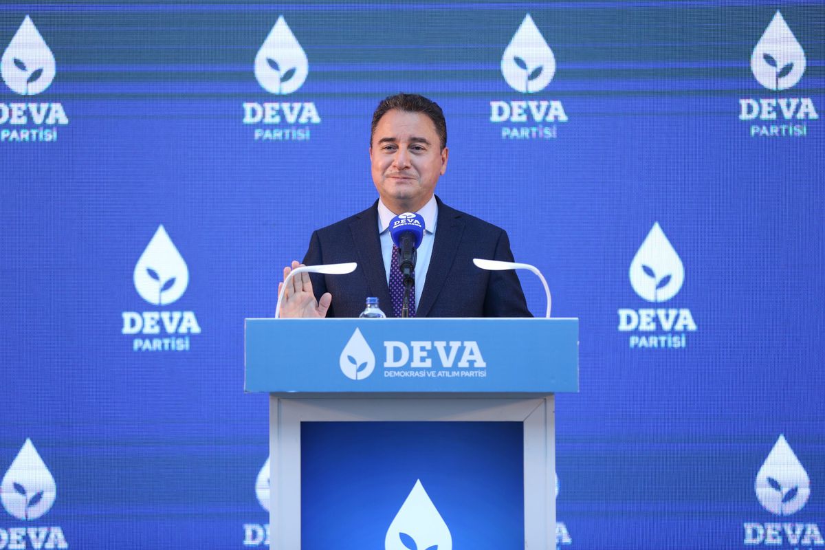 Babacan’dan Enflasyon Eleştirisi: ‘Hayal Tek Haneli, Gerçek Yüzde 28’