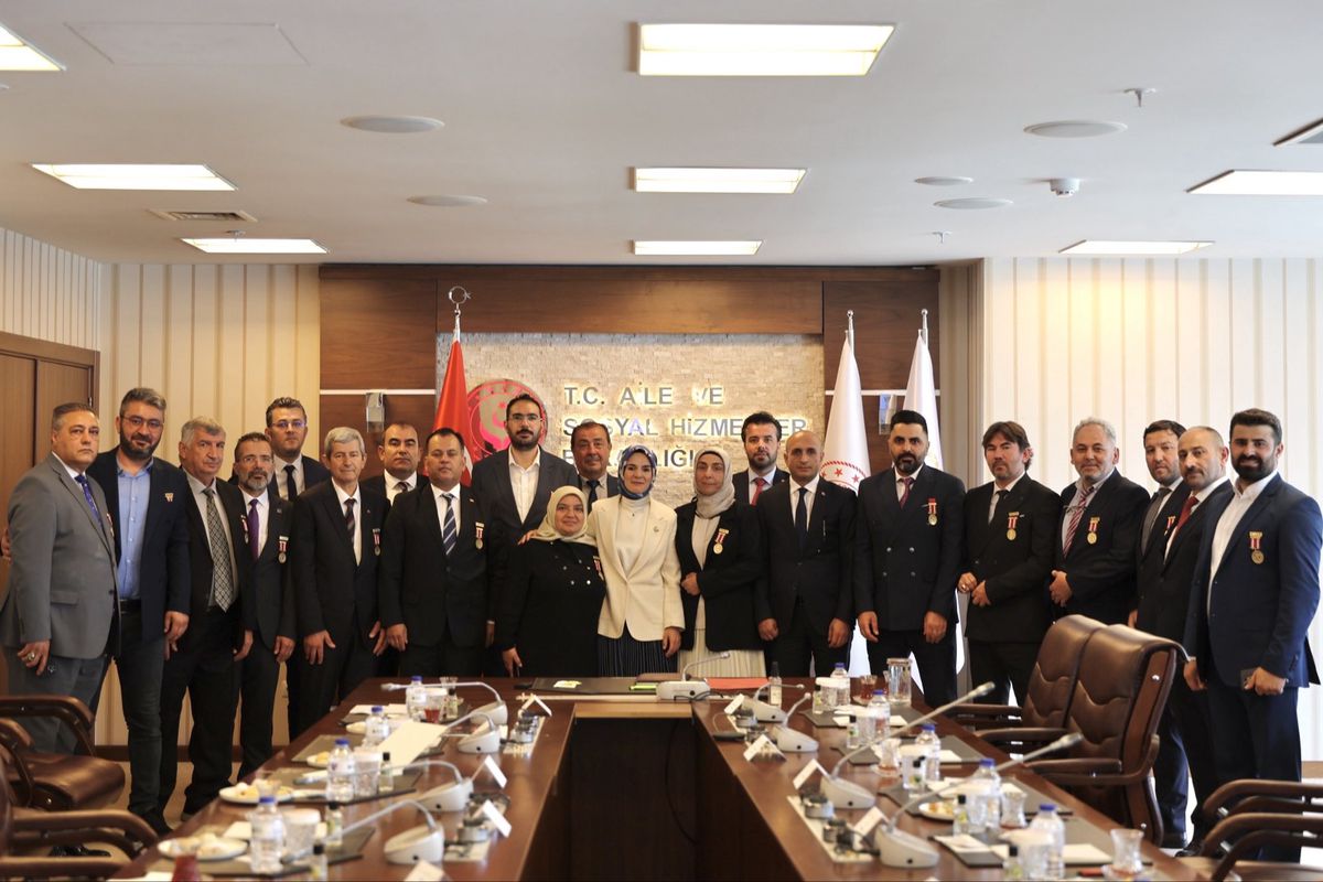 Bakan Göktaş, şehit aileleri ve gaziler için yürütülen çalışmaları değerlendirdi