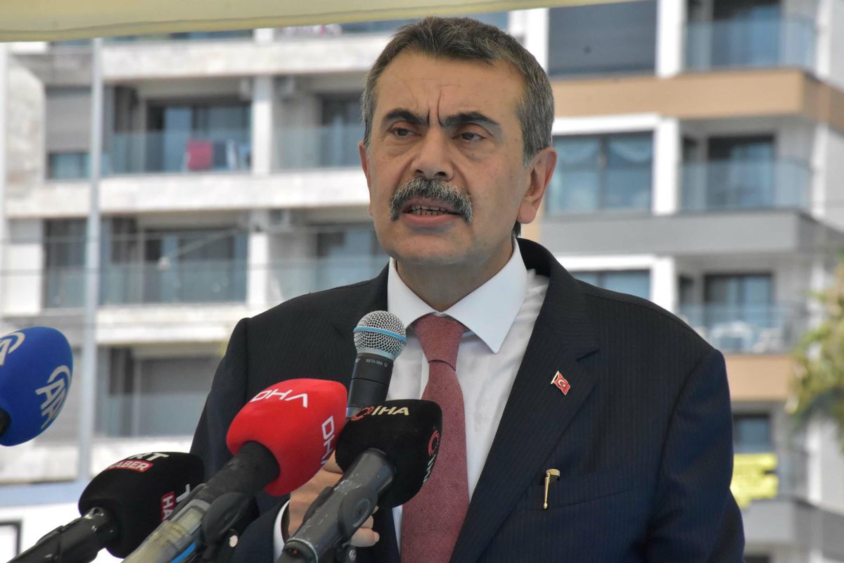 Bakan Tekin İzmir'de TÜGVA Yelken Kursu Kapanış Programına Katıldı