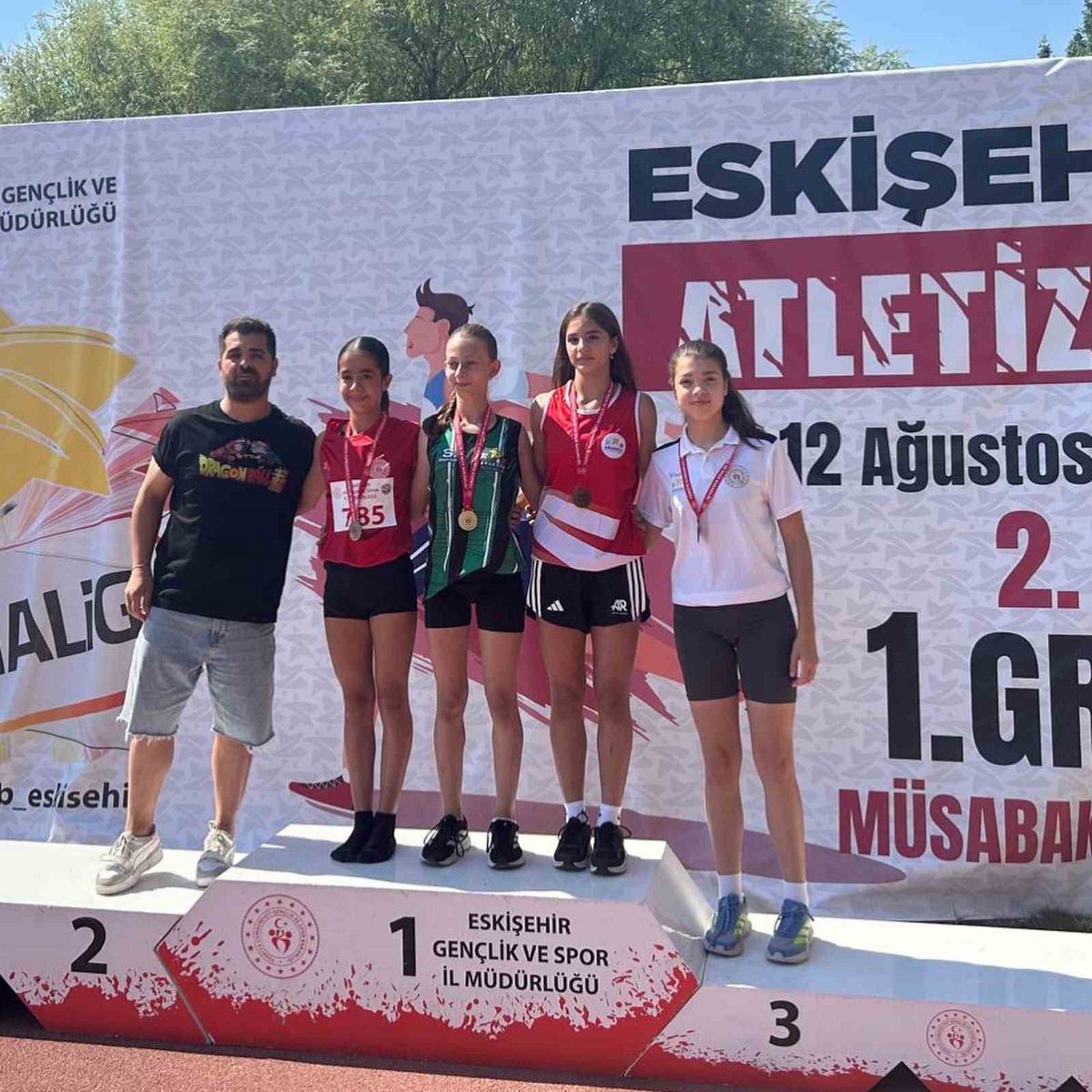 Bilecikli Sporcu Nurefşan Olgun Uzun Atlamada Türkiye Üçüncüsü Oldu